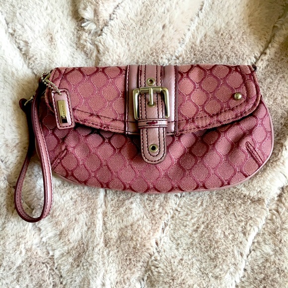 Nine West Wristlet. - Picture 1 of 5